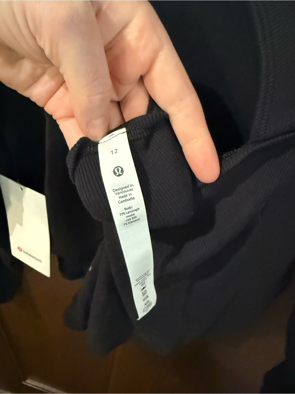 lululemon athletica Black Long Sleeve Lightweight Tee - Picture 4 of 4